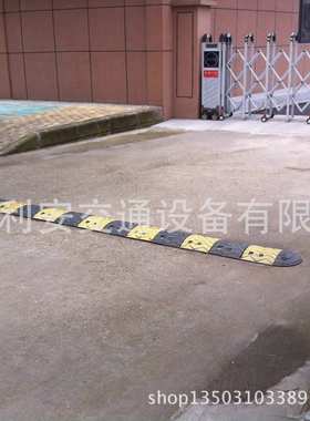 优质小区橡胶减速带320*1000*50mm rubber speed bump