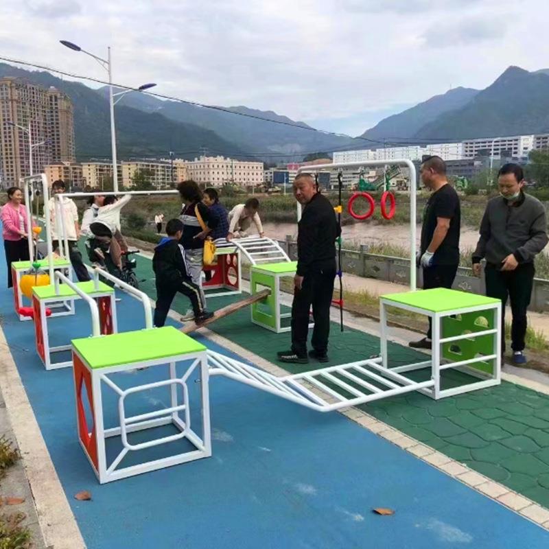 幼儿园户外活动体能九宫格攀爬架体适能训练器材儿童悬吊爬绳绳梯