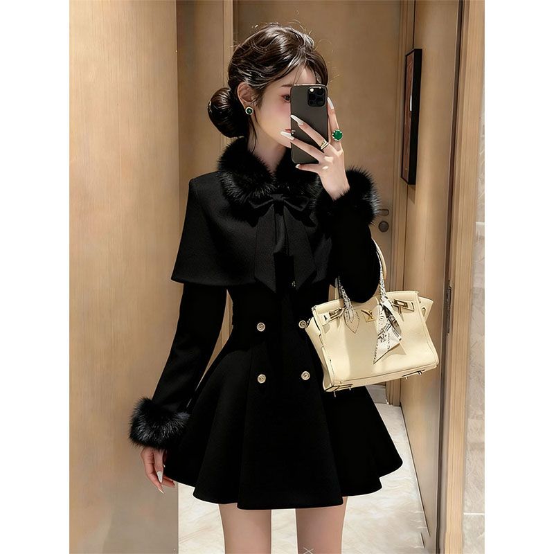 小香风黑色毛边领斗篷外套女2025秋季新款巨好看的轻奢收腰连衣裙