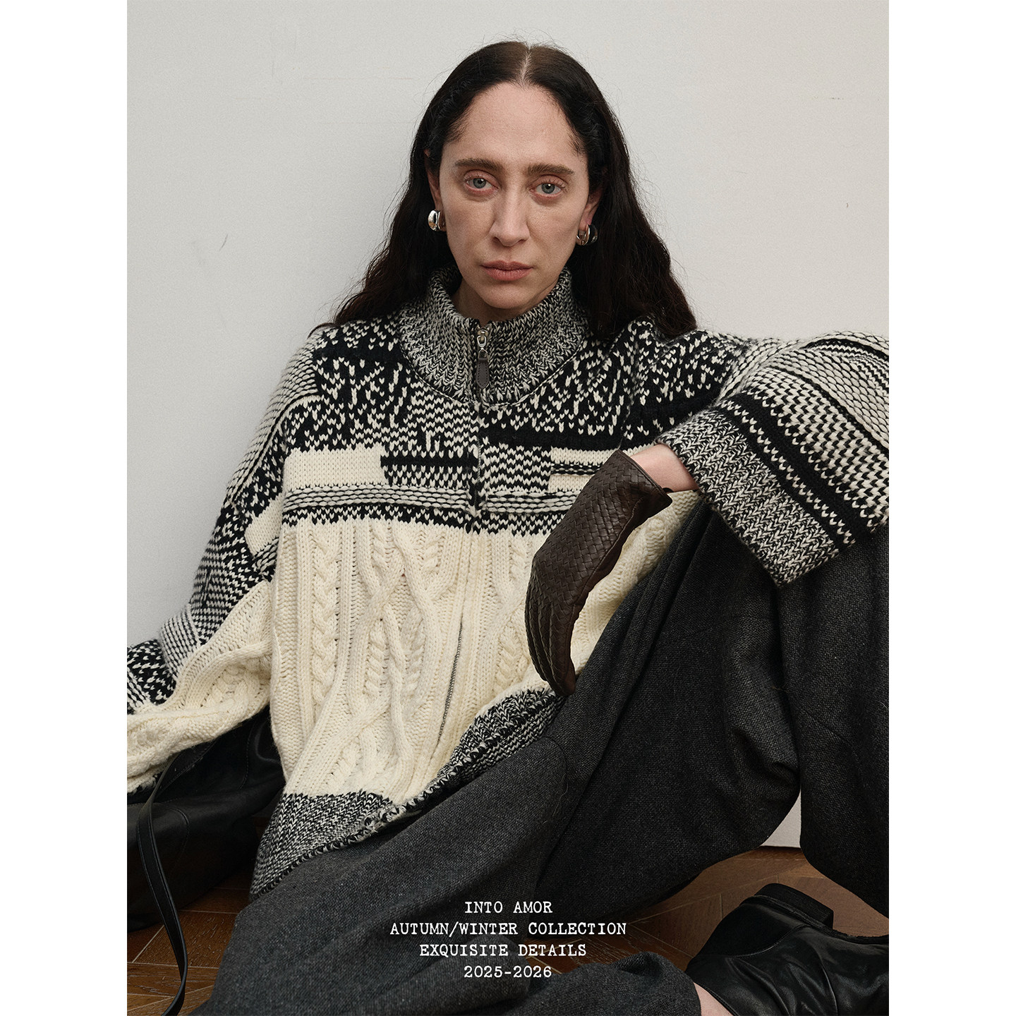 INTO AMOR冬季女慵懒感羊毛混纺拉链立领毛衣