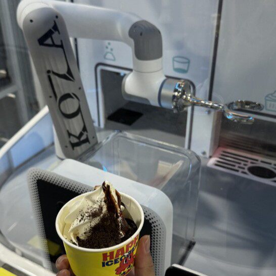 雪糕自动贩卖机器人 封闭式冰淇淋机器人亭 会做雪糕的机器人