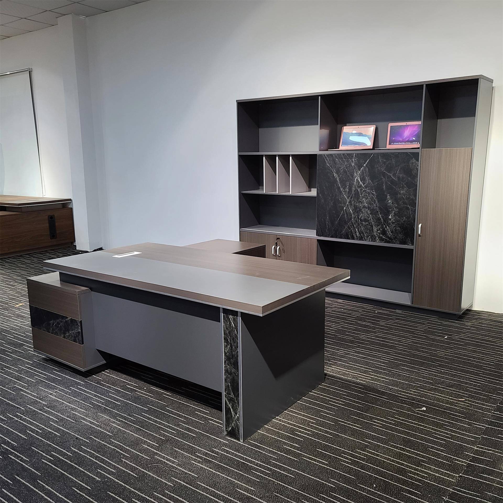 深圳总裁桌主管经理桌老板办公桌椅组合现代简约大班台办公家具