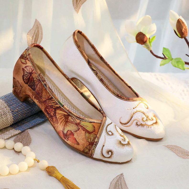 秋民族风拼色旗袍绣花中跟妈妈复古尖头单鞋女休闲布鞋鞋2023浅口