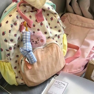 2024新款帆布草莓印花女生书包多巴胺拼接撞色双肩包可爱通勤包包
