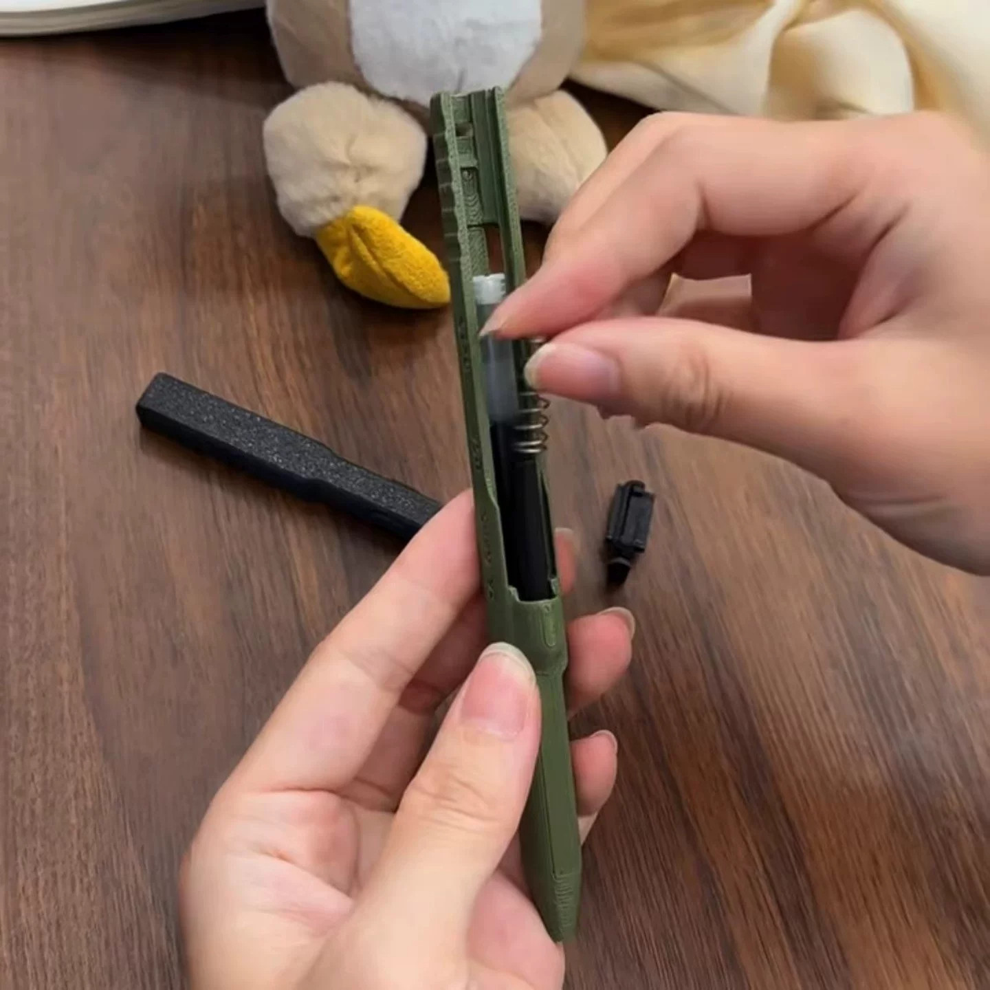格洛克拼装笔手枪造型中性笔3d按压式解压超酷学生男孩diy玩具笔