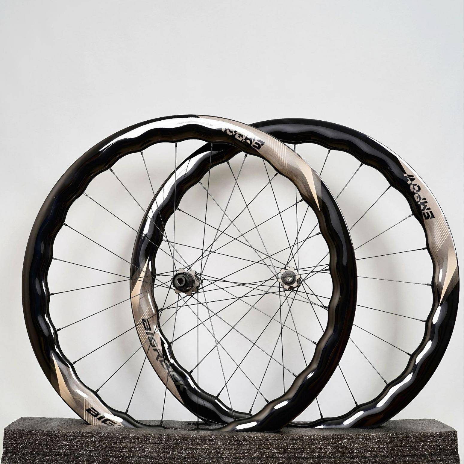 BIGROCK影豹R碳纤维波浪轮组