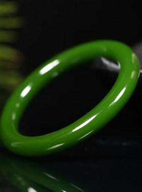 和田菠菜绿碧玉手镯圆条细条菠菜绿细圆条时尚少女款玉手镯子