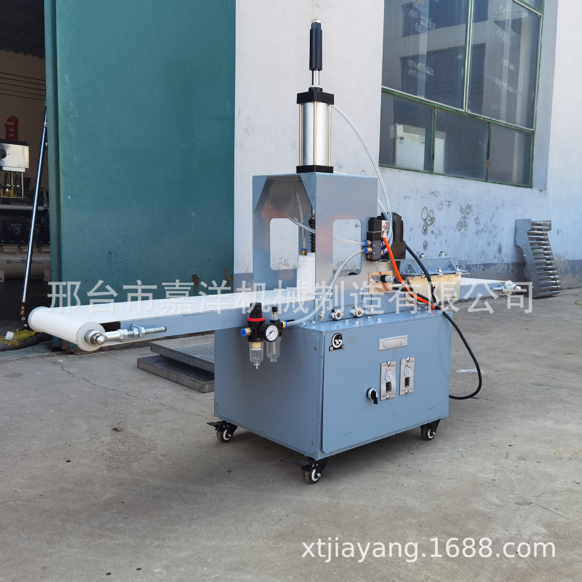 厂家自销半自动月饼成型机  广式伍仁月饼机  商用糕点酥饼拍饼机