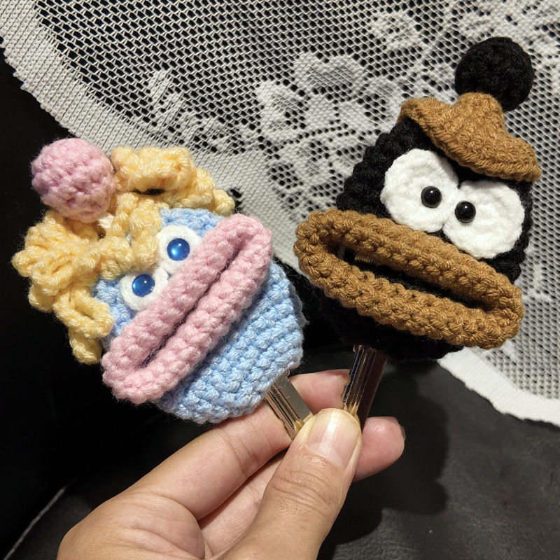 卡通创意手工毛线编织钥钥匙包香肠嘴迷你钥匙保护套抽拉式钥匙套