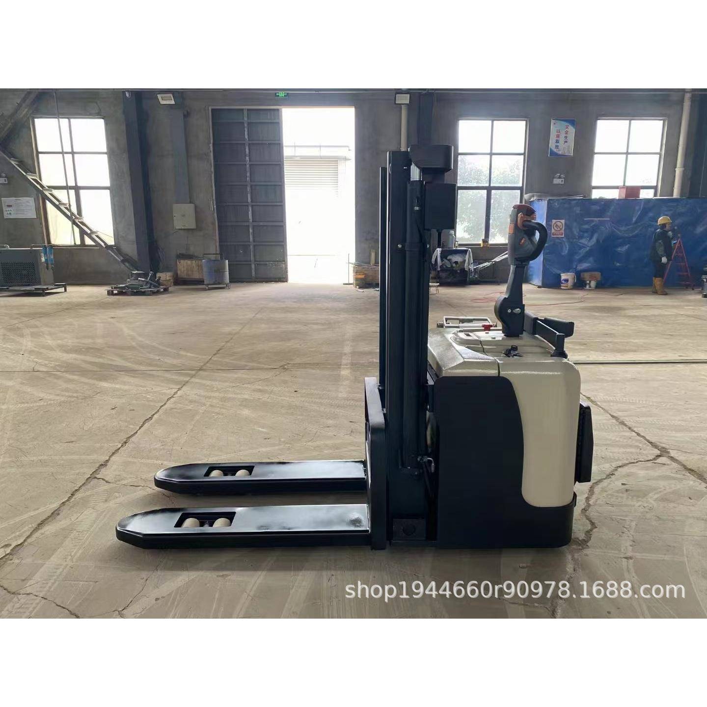 大载重.5吨升高2米全电动堆高车装卸货升高叉车托盘搬运堆高车