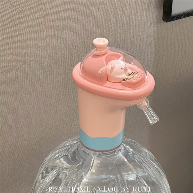 【新家的100个快递】小猪电动抽水器按压式饮水器创意家用吸水器