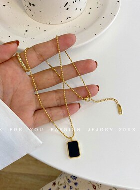 复古黑色方牌项链女轻奢小众设计感高级气质锁骨链2022年新款夏季