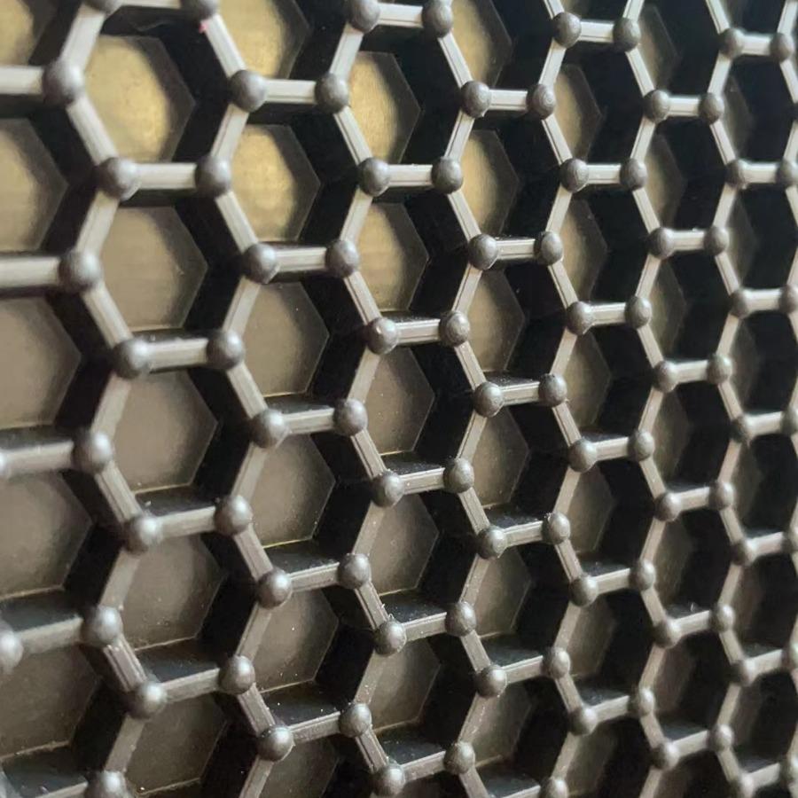 生产PVC滚珠脚垫六角蜂窝尖角钉底pvc汽车可裁剪脚垫耐磨出口