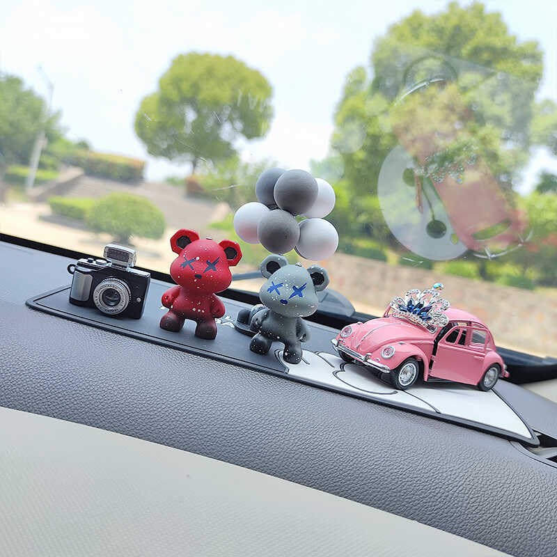 可爱暴力熊汽车摆件创意系车载用品女神车饰中控台装饰品