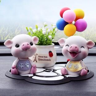 汽车装饰用品大全内饰小猪可爱摇头男女士车载中控台前面摆件