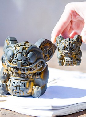 中国风文创吞金兽饕餮桌面小摆件仿青铜器古代神兽茶宠车载装饰品