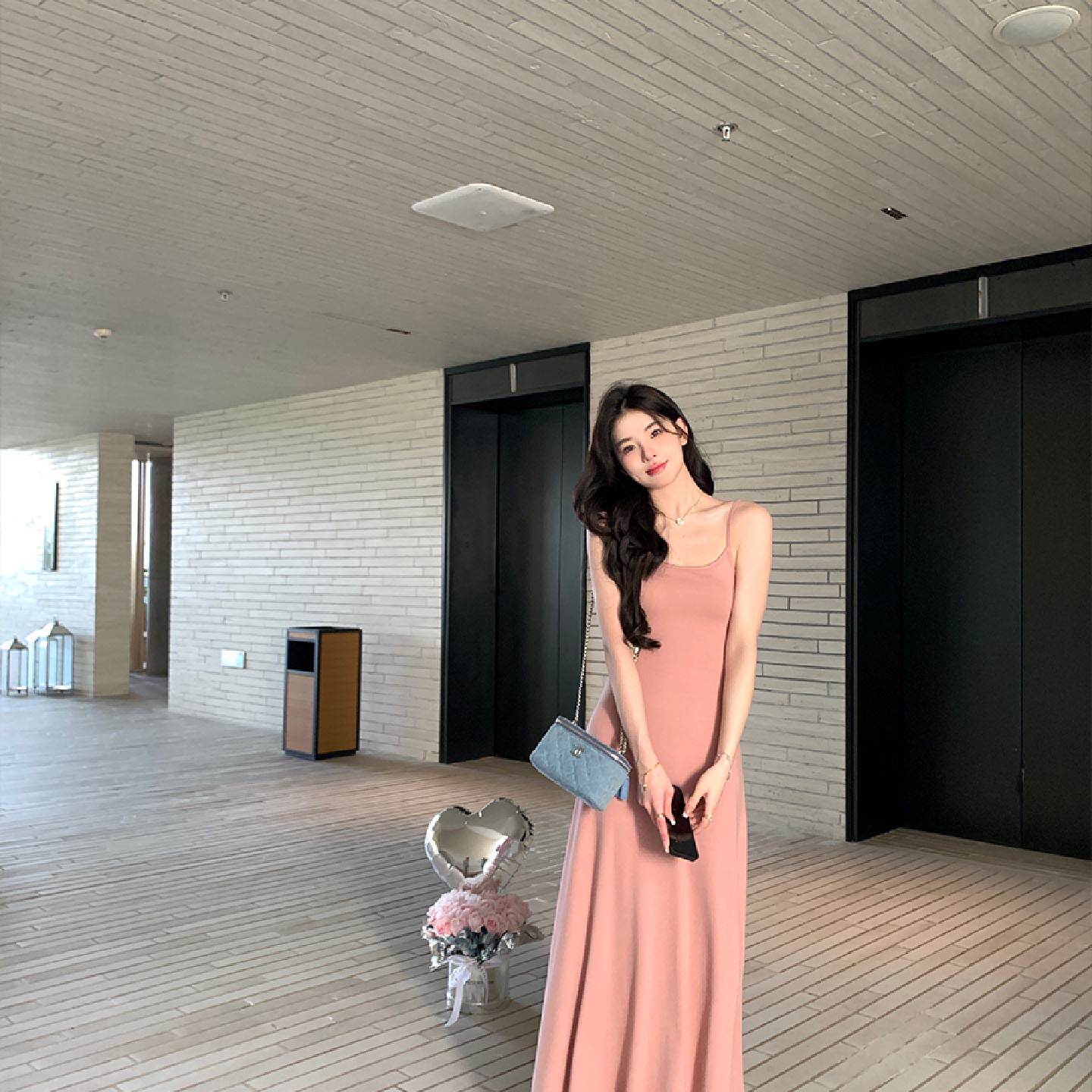 柔和桃粉吊带连衣裙女垂感长裙卡戴珊裙子纯色春夏季