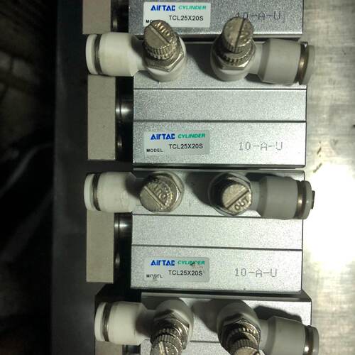 亚德客气缸TCL25x20S现货8个实物拍摄成色如图议价