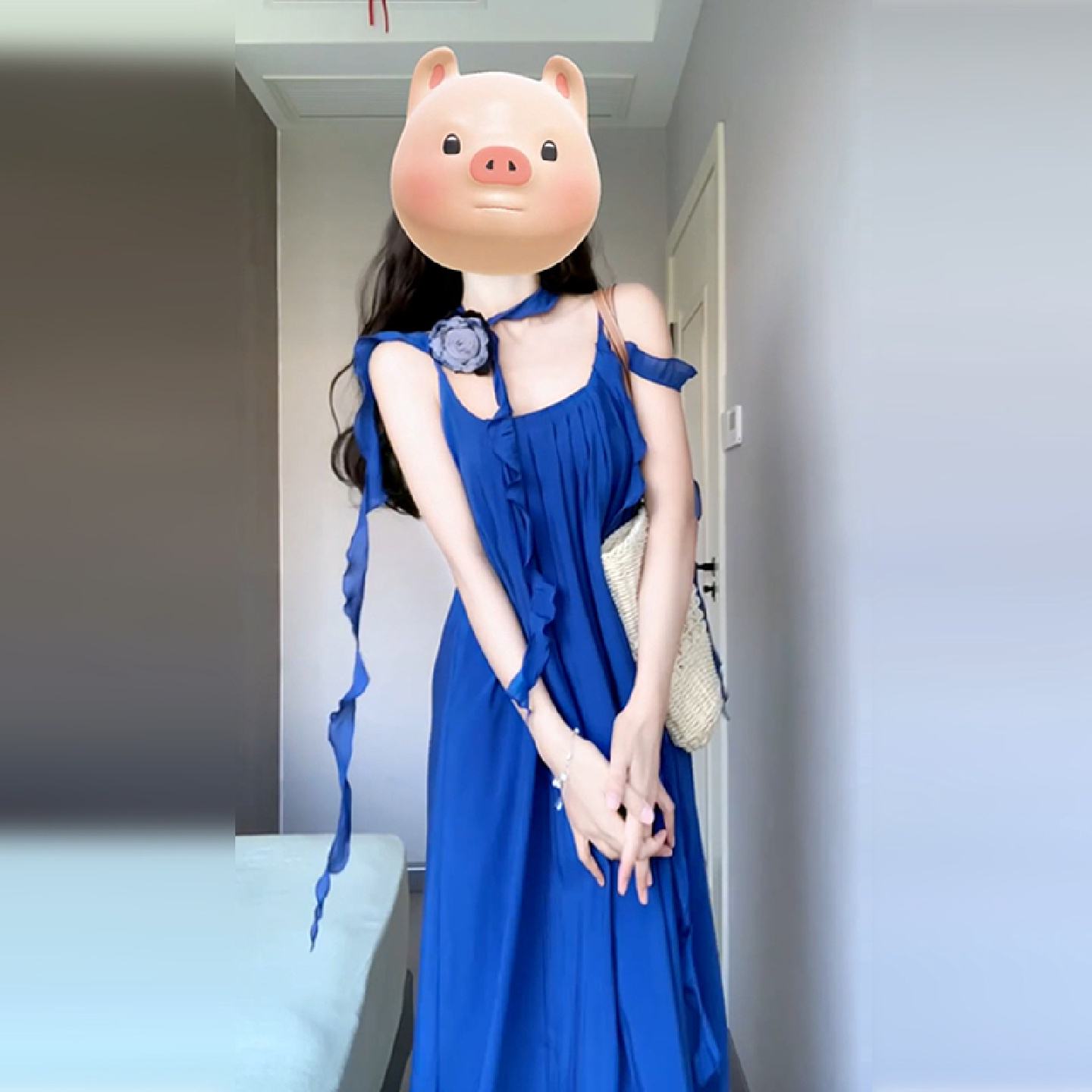 海边度假风蓝色吊带连衣裙子女夏2025新款收腰绝美沙滩巨好看长裙