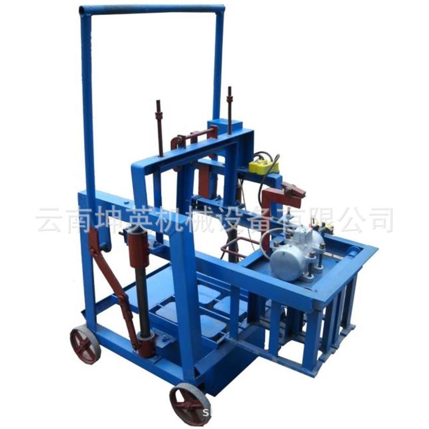 云南移动式手压两块砖机手动出两块空心砖小砖机简单方便易操作