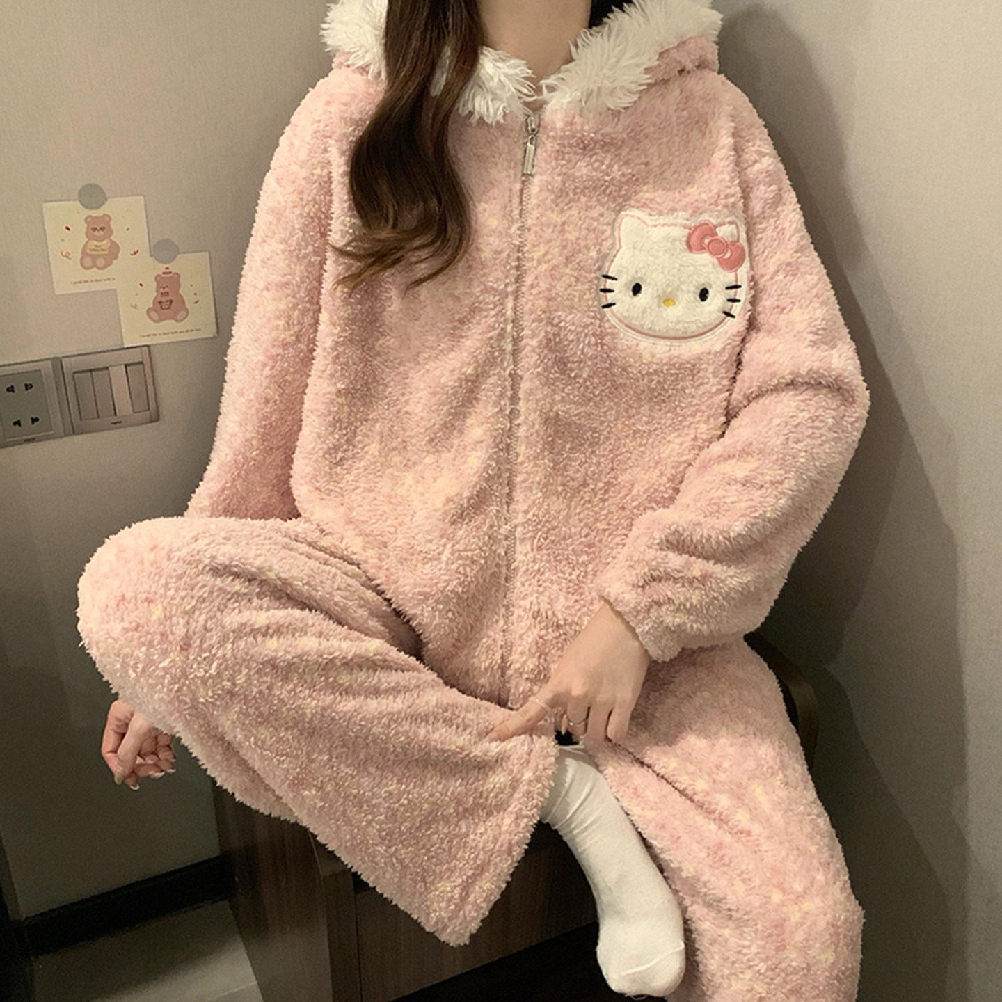 睡衣女2026新款冬加厚今年流行爆款珊瑚绒可爱KT猫连帽长袖家居服