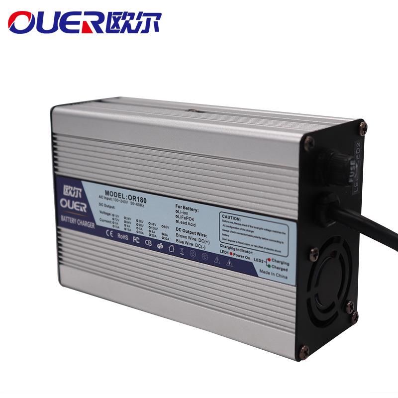 电动扫地机器人29.6V8串锂电瓶专用33.6V5A家用充电器