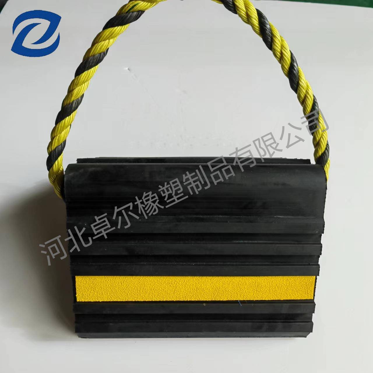 橡胶轮挡260*240*160飞机车辆便携式三角橡胶减速防滑止退器