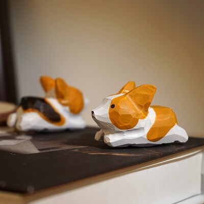 飞天柯基手工木雕小摆面放物工位桌件可爱摆动装饰品女生