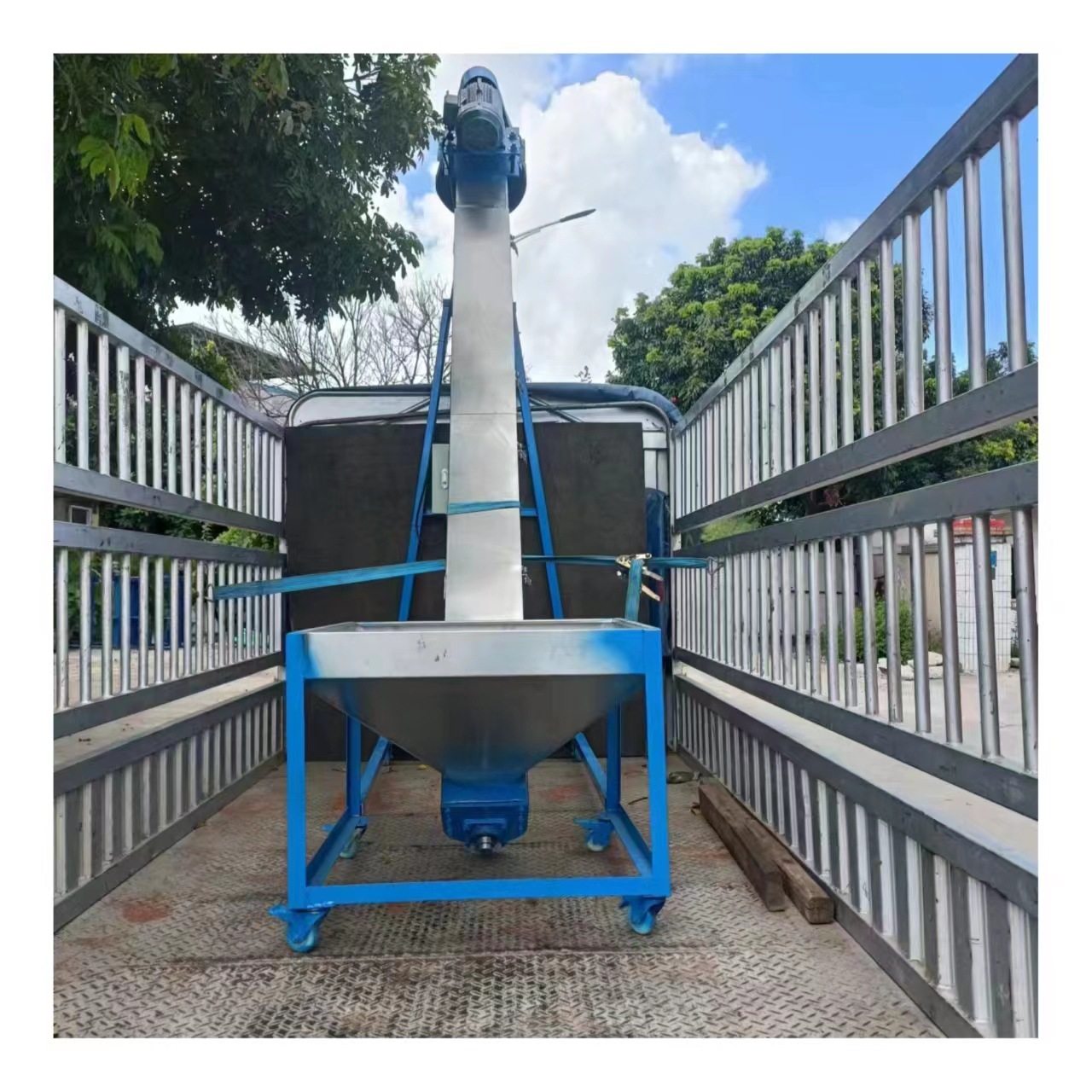 推荐螺杆上料机 不锈钢颗粒粉末送料机 螺旋垂直提升机食盐蛟龙输,五金/工具,拌料机,淘宝优惠券,粉丝福利购,淘宝优惠卷