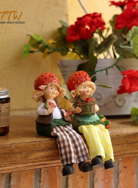 美式花园隔板阳台餐厅摆台草莓吊脚情侣娃娃礼物树脂家居装饰摆件