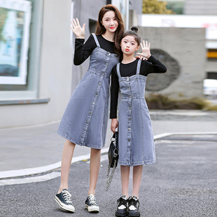 2022春装新款亲子装牛仔套装高端网红母女装洋气韩版炸街连衣裙潮