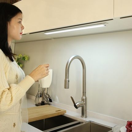 手扫感应灯充电式led无线免布线厨房usb触摸衣柜灯条磁吸橱柜灯带