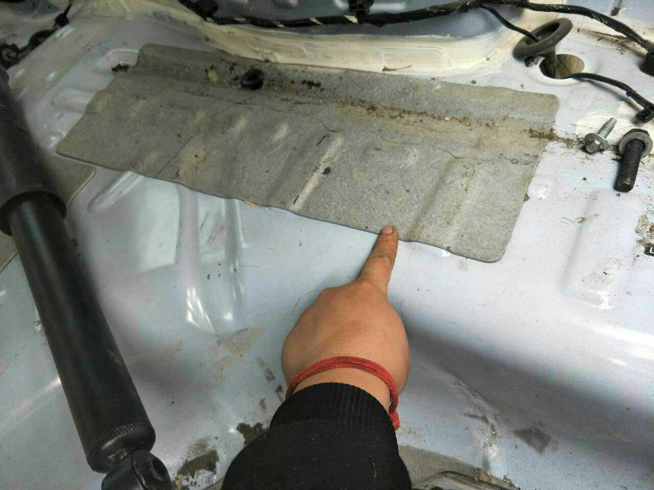 新品汽车地板胶片后备箱垫片备胎槽胶隔音板阻尼片事故车维修备件