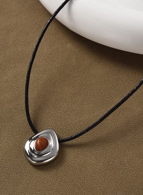 美拉德木纹石吊坠项链女春夏轻奢小众设计感高级黑色皮绳锁骨链