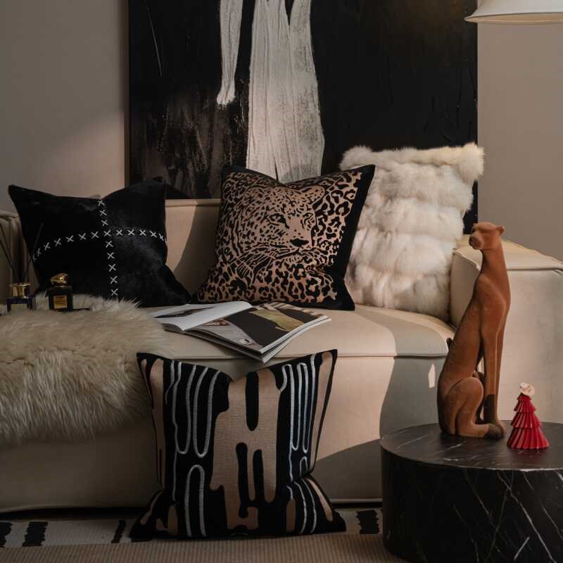 现简约客厅沙发抱枕绒布绣花豹子靠垫样板间床头靠枕高档