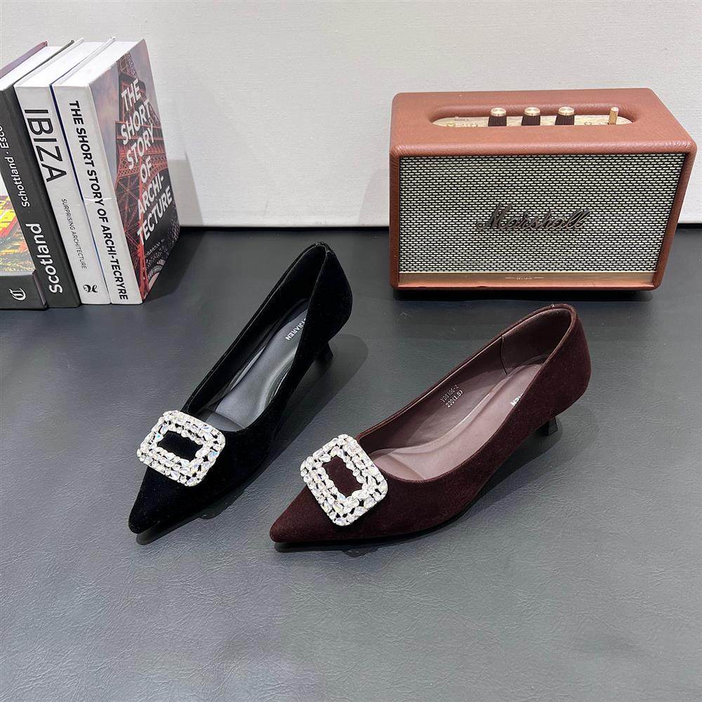 法式黑色高跟鞋女2026新款春秋季细跟水钻绒面不累脚气质尖头单鞋