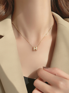 轻奢字母H项链女夏小众配饰颈链2025年新款爆款设计高级感锁骨链