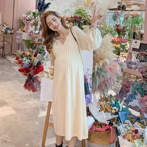 孕妇秋冬装针织衫裙加肥大码外穿200斤宽松遮肚时尚V领毛衣连衣裙