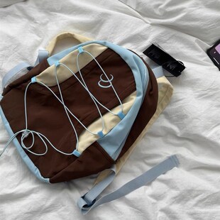 迷人布拼色软双肩包褶皱感材质防水户外登山包百搭拼色运动包