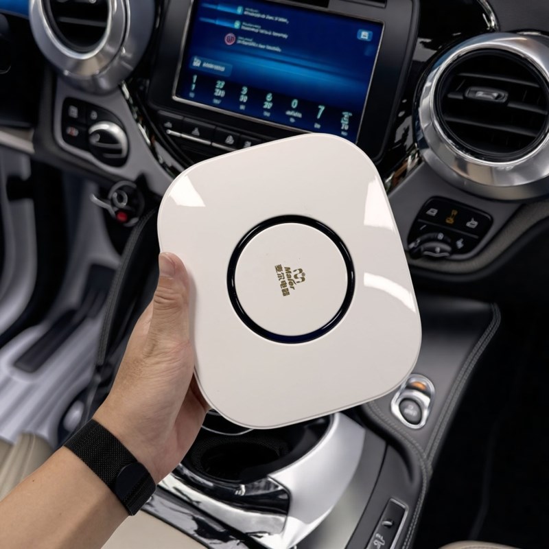 夏季驱除车内异味车载空气净化器除甲醛负离子自带香薰盒