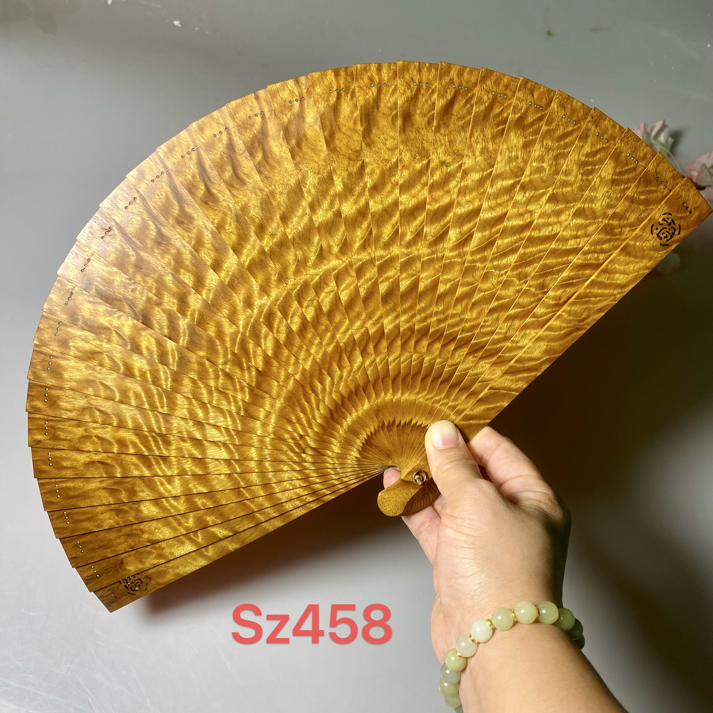 金丝楠木小叶桢楠瘤疤满水波精品高级木质便携式扇子送礼盒复古风