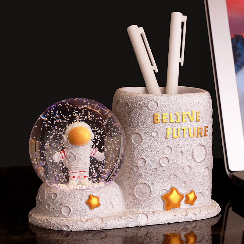 太空人宇航员小夜灯笔筒收纳摆件创意礼物送男生男孩女生同学