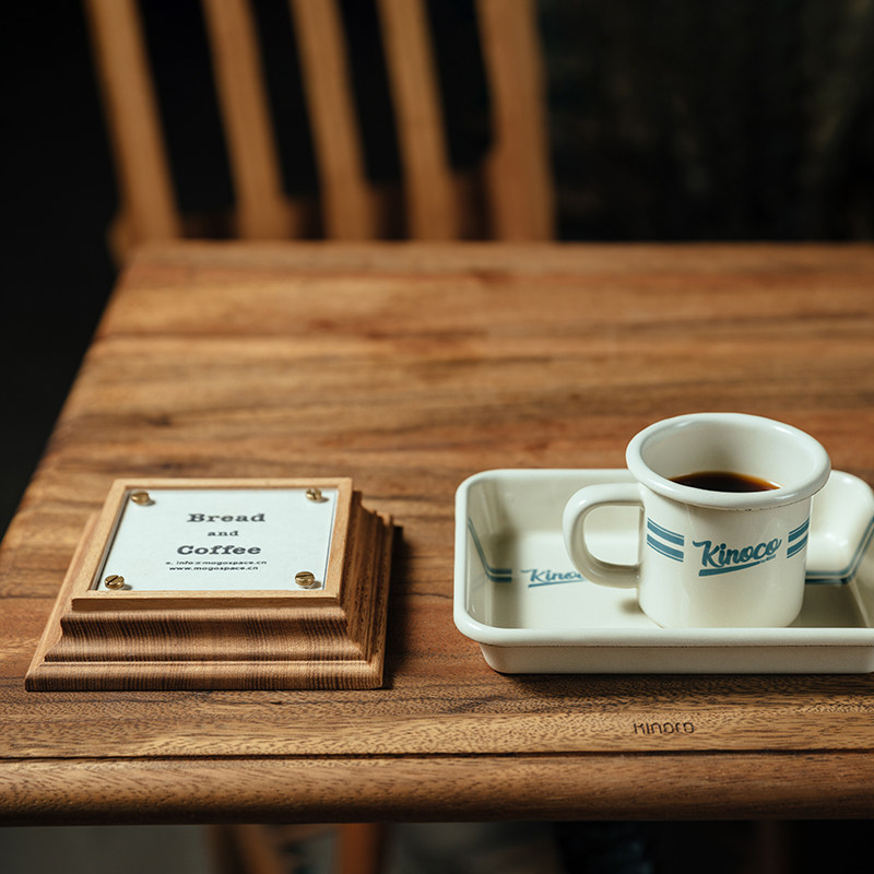 蘑菇空间 二维码实木底座 复古边线黄铜钉双色 酒吧咖啡店导视牌