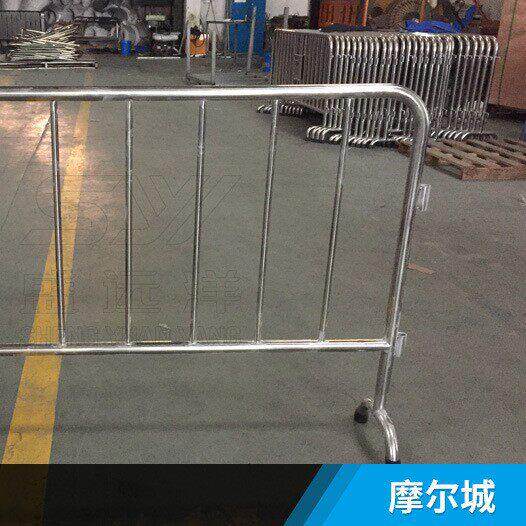 严选广告牌不锈钢铁马深圳摩尔城项目案例