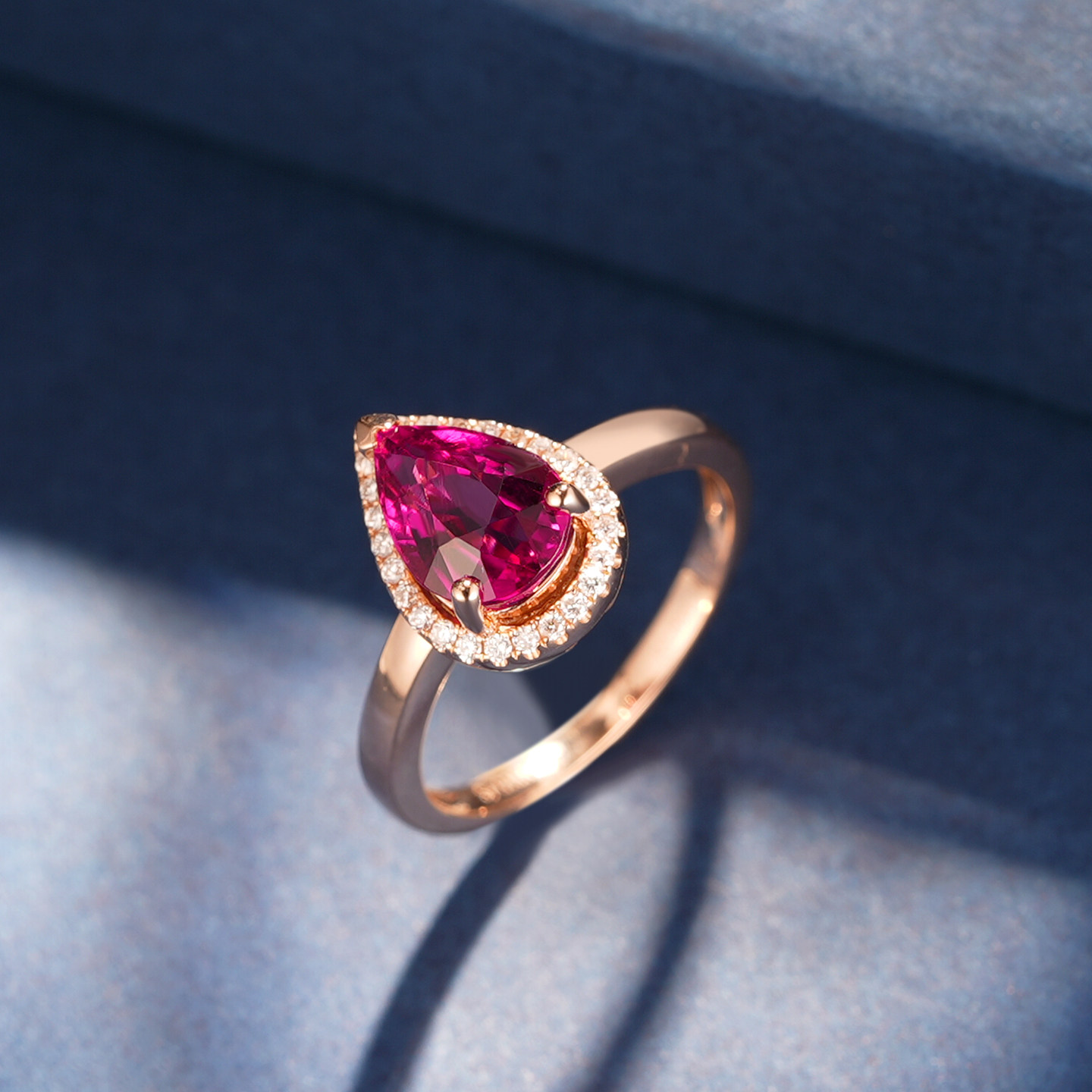 私意珠宝天然彩宝鸽血红红碧玺戒指18K金镶钻石首饰定制水滴宝石