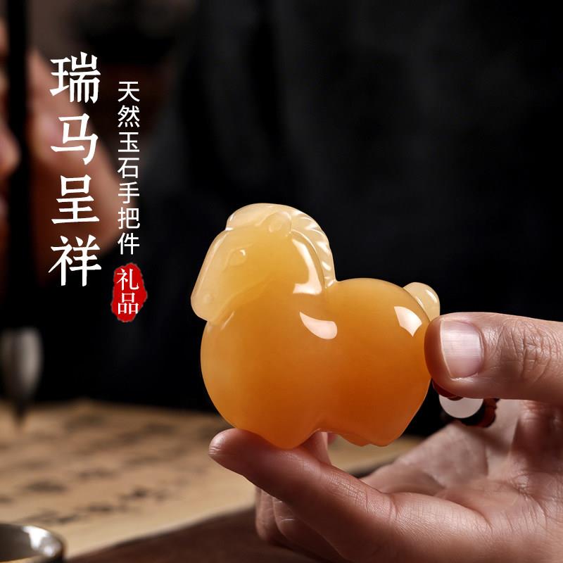天然玉石马手把件生肖创意文玩摆件解压吉祥瑞马桌面装饰节日送礼