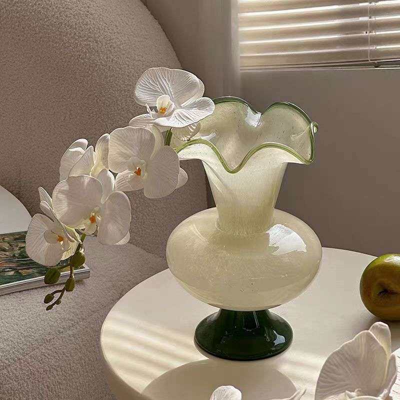 好看的绿色芬顿中古玻璃花瓶高颜值波浪花边花瓶摆件卧室客厅插花