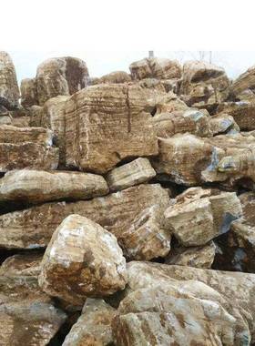 供应万吨黄色千层石假山石大型园林景观石石料价格优惠奇石