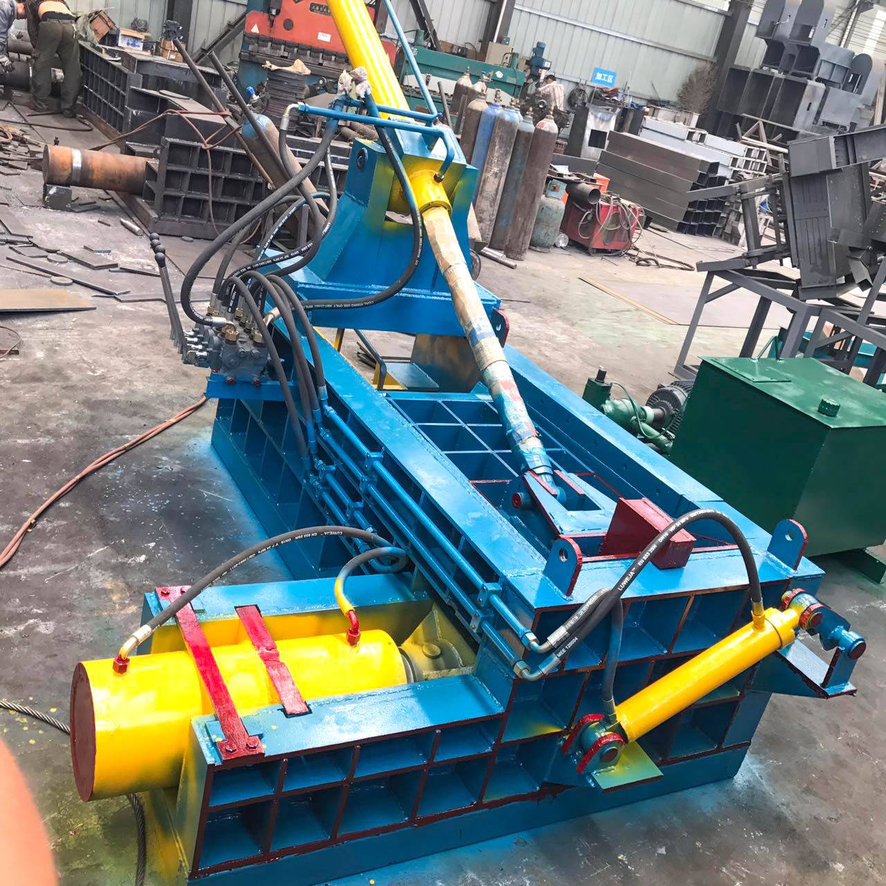 全自动630吨汽车压扁机 卧式液压大型汽车壳压块机 摩托车架打包