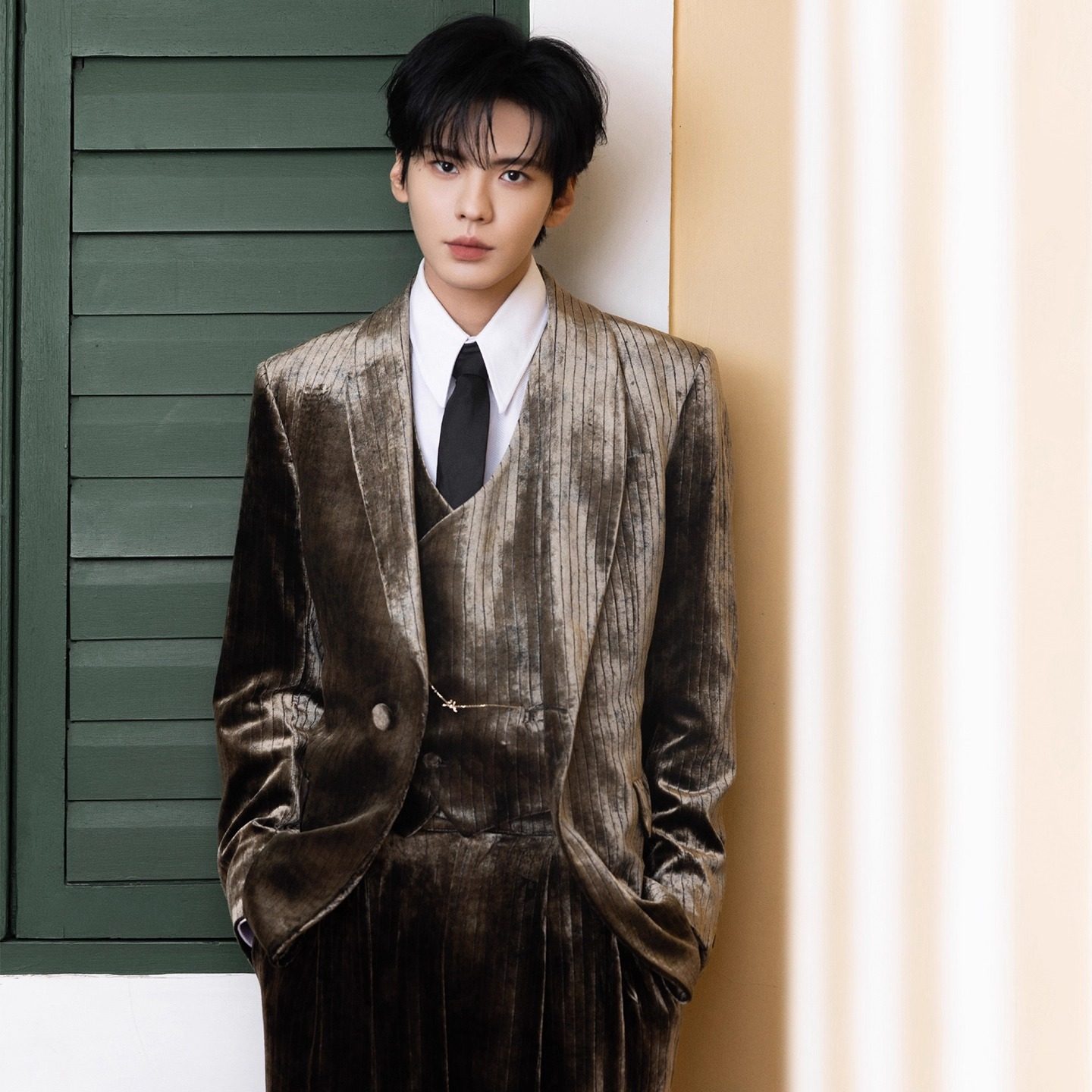 毕雯珺明星同款咖色韩版丝绒西装男高级感痞帅西服绅士宴会外套潮